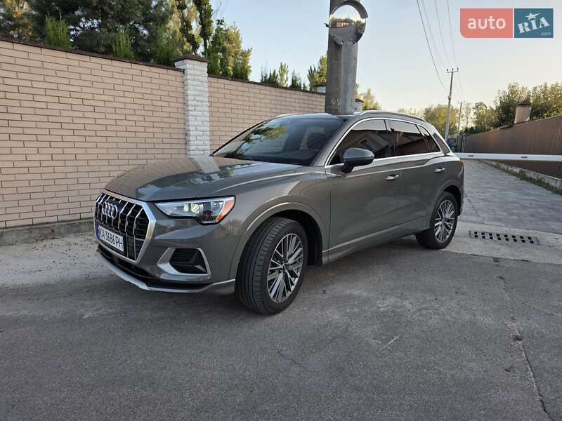 Внедорожник / Кроссовер Audi Q3 2021 в Киеве