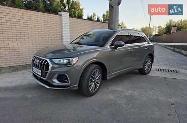 Позашляховик / Кросовер Audi Q3 2021 в 