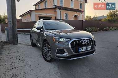 Позашляховик / Кросовер Audi Q3 2021 в 