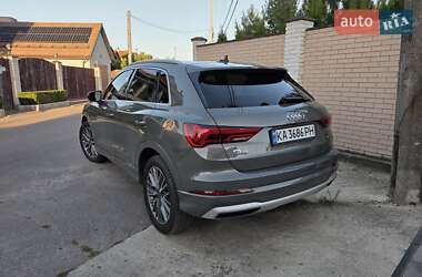 Позашляховик / Кросовер Audi Q3 2021 в 