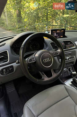 Позашляховик / Кросовер Audi Q3 2016 в 