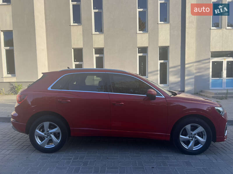 Внедорожник / Кроссовер Audi Q3 2019 в Сумах