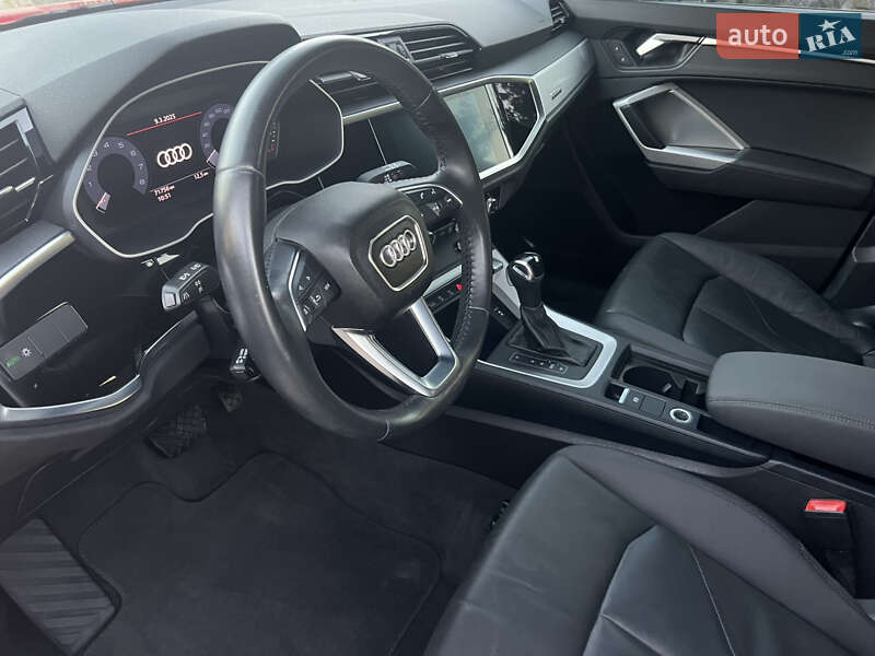 Внедорожник / Кроссовер Audi Q3 2019 в Сумах