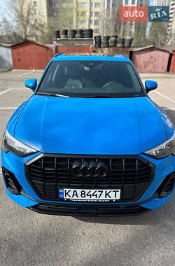 Позашляховик / Кросовер Audi Q3 2022 в 