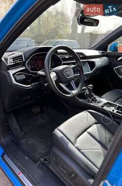 Позашляховик / Кросовер Audi Q3 2022 в 