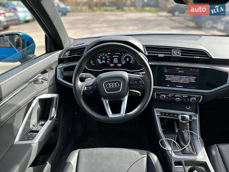 Позашляховик / Кросовер Audi Q3 2022 в Києві