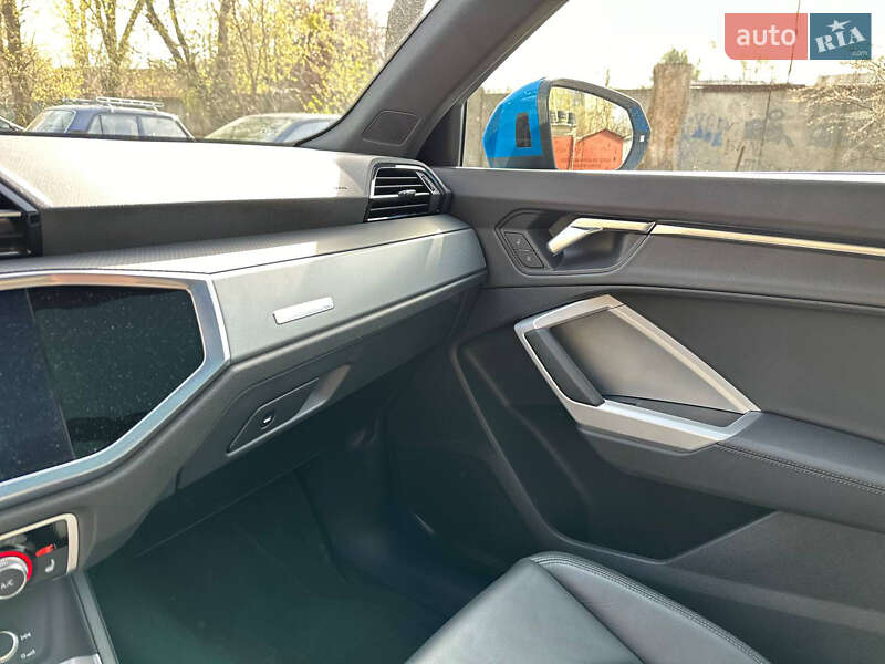 Позашляховик / Кросовер Audi Q3 2022 в Києві