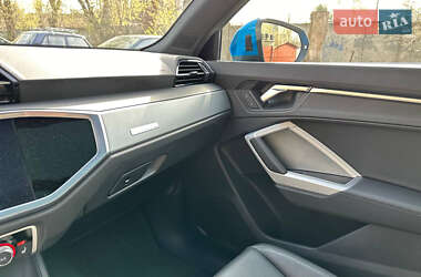 Позашляховик / Кросовер Audi Q3 2022 в 