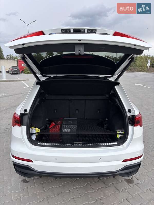 Внедорожник / Кроссовер Audi Q3 2020 в Каменец-Подольском
