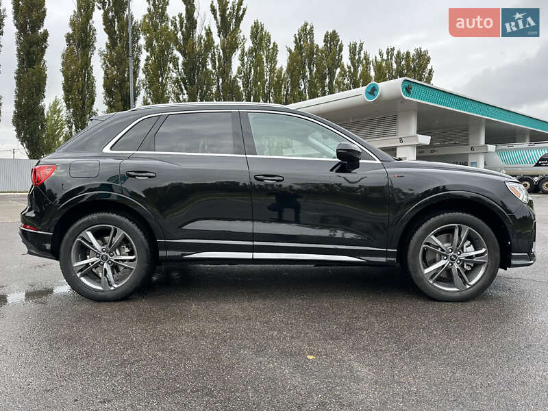 Позашляховик / Кросовер Audi Q3 2023 в Києві