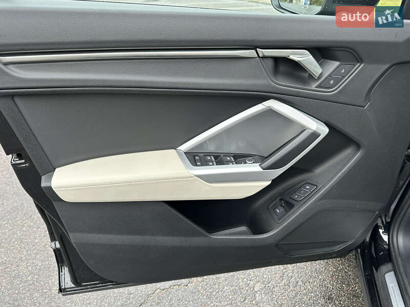 Позашляховик / Кросовер Audi Q3 2023 в Києві