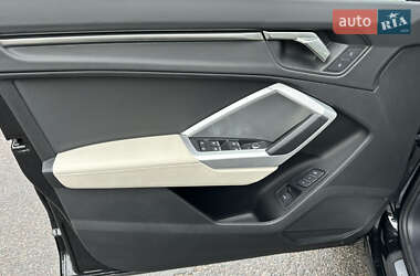 Внедорожник / Кроссовер Audi Q3 2023 в 