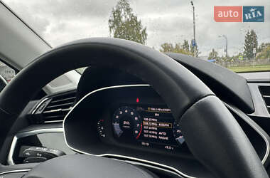 Внедорожник / Кроссовер Audi Q3 2023 в 
