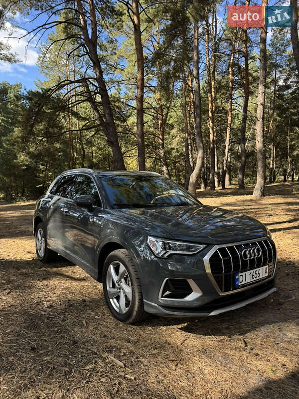 Внедорожник / Кроссовер Audi Q3 2019 в Киеве
