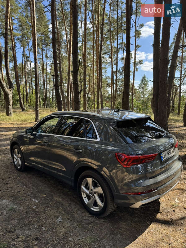Внедорожник / Кроссовер Audi Q3 2019 в Киеве