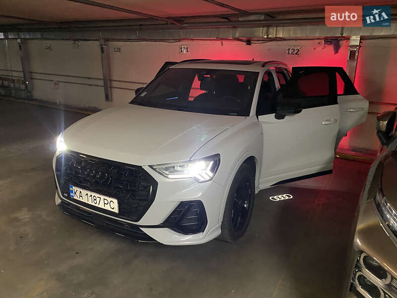 Внедорожник / Кроссовер Audi Q3 2021 в Киеве