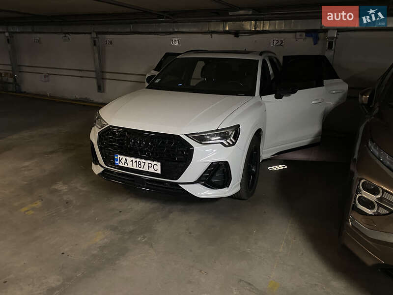 Внедорожник / Кроссовер Audi Q3 2021 в Киеве