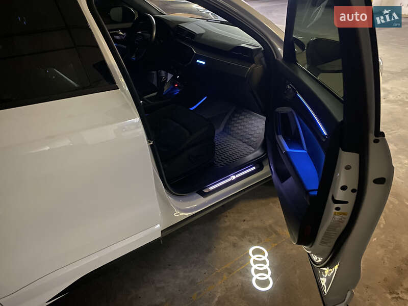 Внедорожник / Кроссовер Audi Q3 2021 в Киеве