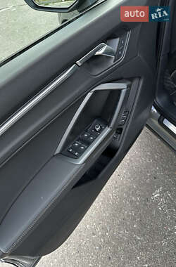 Внедорожник / Кроссовер Audi Q3 2021 в 