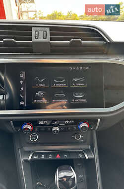 Внедорожник / Кроссовер Audi Q3 2021 в 