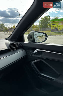 Внедорожник / Кроссовер Audi Q3 2021 в 