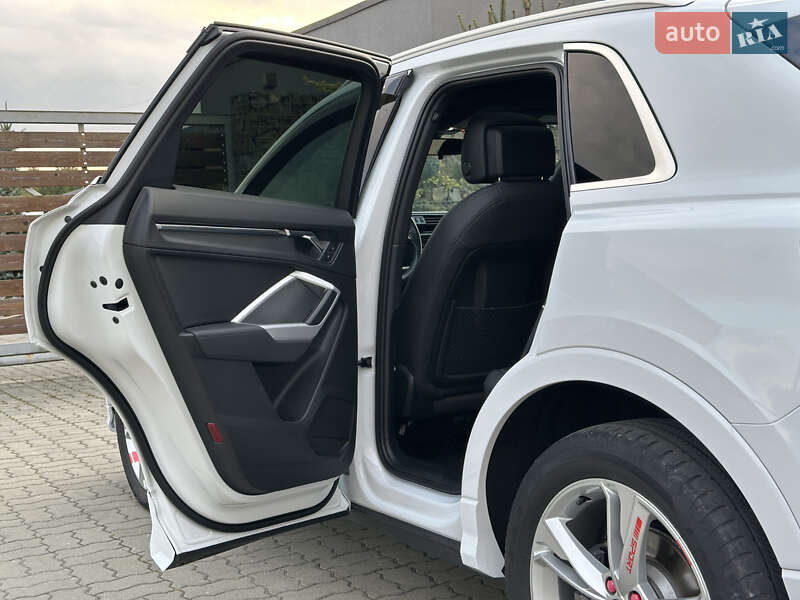 Позашляховик / Кросовер Audi Q3 2020 в Стрию