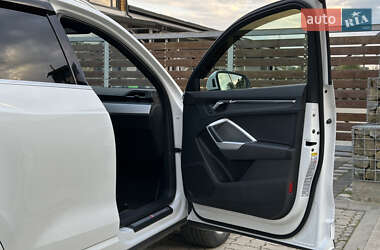 Внедорожник / Кроссовер Audi Q3 2020 в 