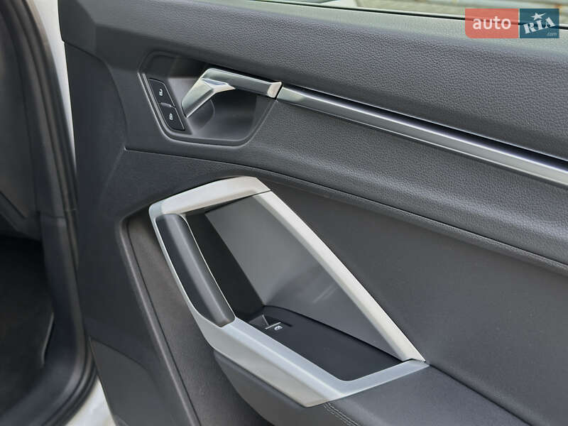 Позашляховик / Кросовер Audi Q3 2020 в Стрию