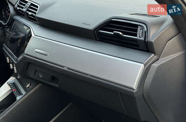 Внедорожник / Кроссовер Audi Q3 2020 в 