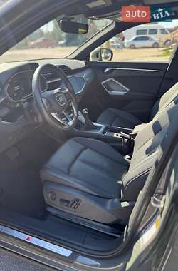 Позашляховик / Кросовер Audi Q3 2024 в 