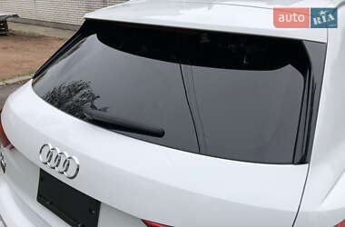 Позашляховик / Кросовер Audi Q3 2021 в 