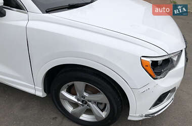 Позашляховик / Кросовер Audi Q3 2021 в 