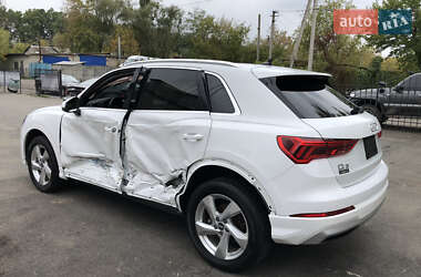 Позашляховик / Кросовер Audi Q3 2021 в 