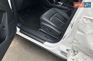 Позашляховик / Кросовер Audi Q3 2021 в 