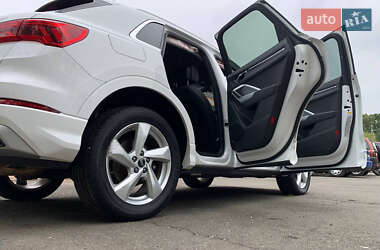 Позашляховик / Кросовер Audi Q3 2021 в 