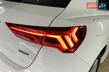 Позашляховик / Кросовер Audi Q3 2021 в 