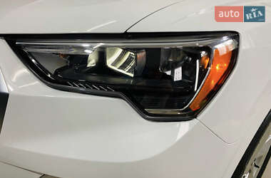 Позашляховик / Кросовер Audi Q3 2021 в 