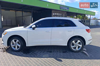 Внедорожник / Кроссовер Audi Q3 2019 в 