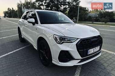Позашляховик / Кросовер Audi Q3 2019 в 