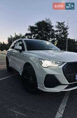 Позашляховик / Кросовер Audi Q3 2019 в 