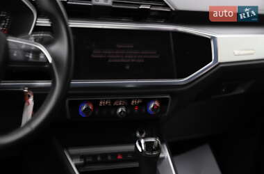 Позашляховик / Кросовер Audi Q3 2020 в 