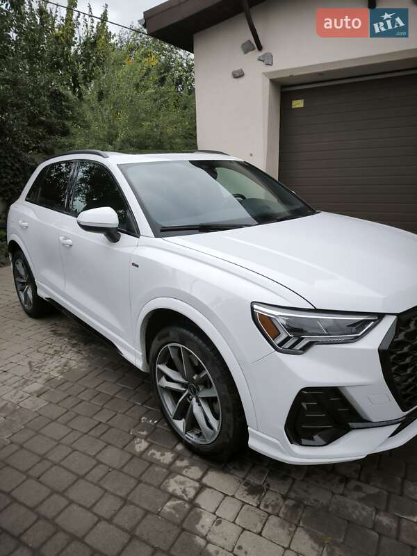 Внедорожник / Кроссовер Audi Q3 2021 в Черкассах