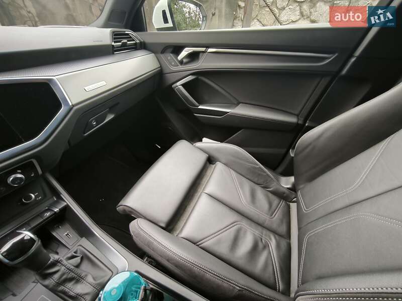 Внедорожник / Кроссовер Audi Q3 2021 в Черкассах