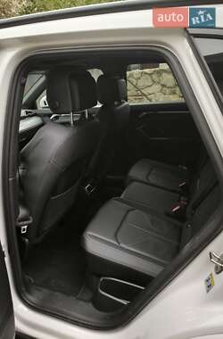 Внедорожник / Кроссовер Audi Q3 2021 в 