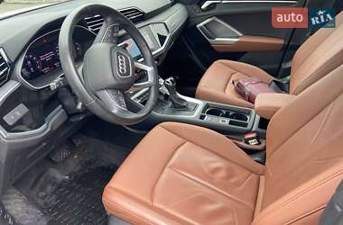 Внедорожник / Кроссовер Audi Q3 2020 в 