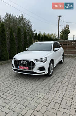 Внедорожник / Кроссовер Audi Q3 2021 в 