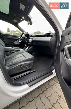 Внедорожник / Кроссовер Audi Q3 2021 в 