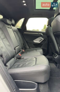 Внедорожник / Кроссовер Audi Q3 2021 в 