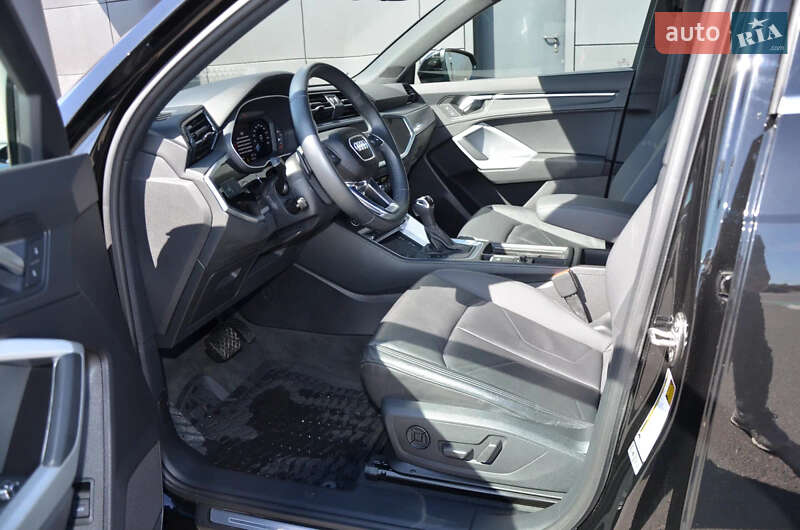 Внедорожник / Кроссовер Audi Q3 2022 в Киеве