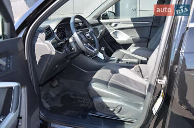 Внедорожник / Кроссовер Audi Q3 2022 в 